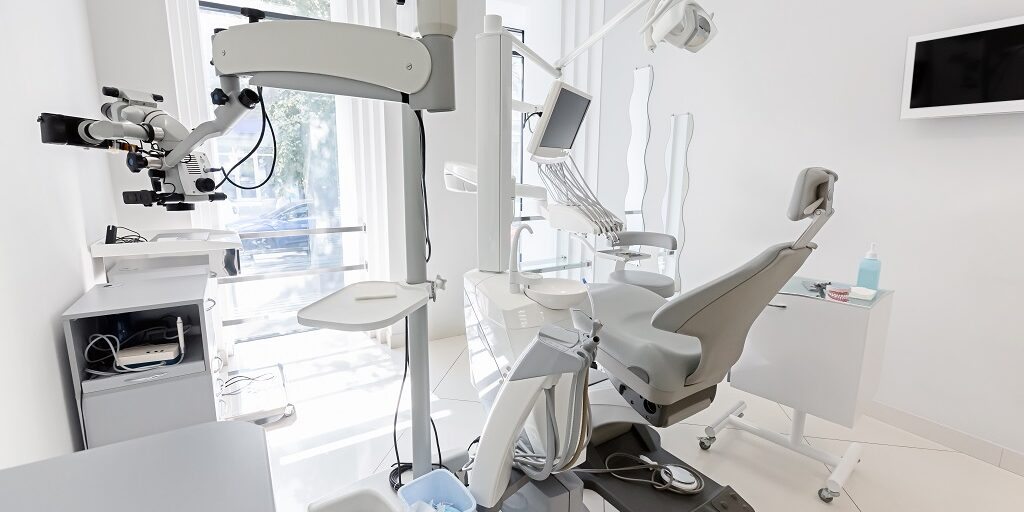 Innovaciok es a fogorvosi szek – Milyen ujitasok segitik a fogorvosok kenyelmet es hatekonysagat – modent.hu Innovaciok es a fogorvosi szek – Milyen ujitasok segitik a fogorvosok kenyelmet es hatekonysagat - modent.hu